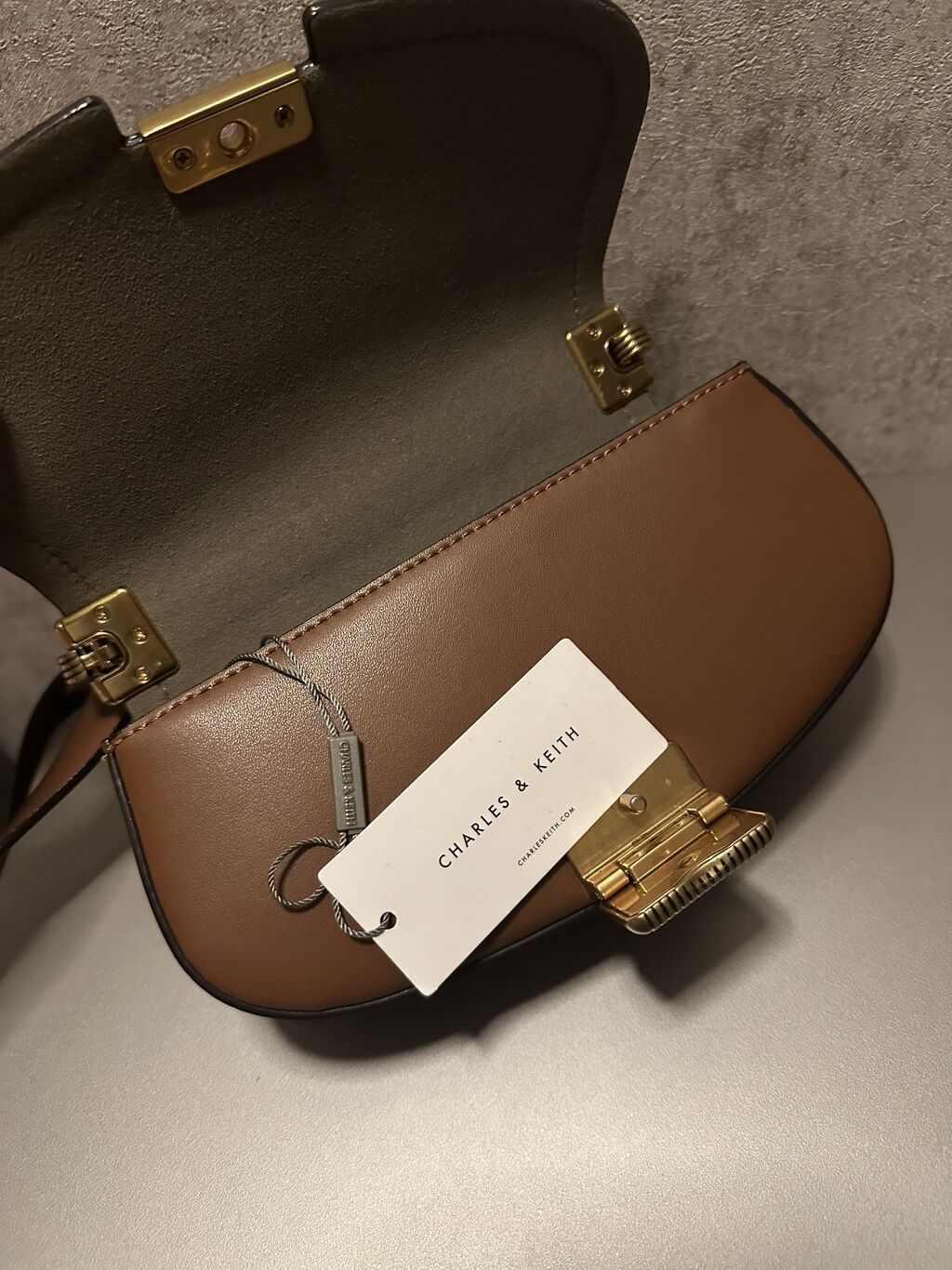 Çiyin çantası, Charles & Keith, Yeni — Çantalar, çamadanlar, cüzdanlar, Bakı (2)