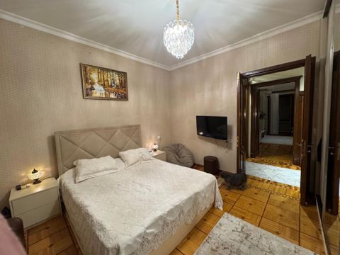 Satılır 2 otaqlı köhnə tikili 65 m² — Bakı