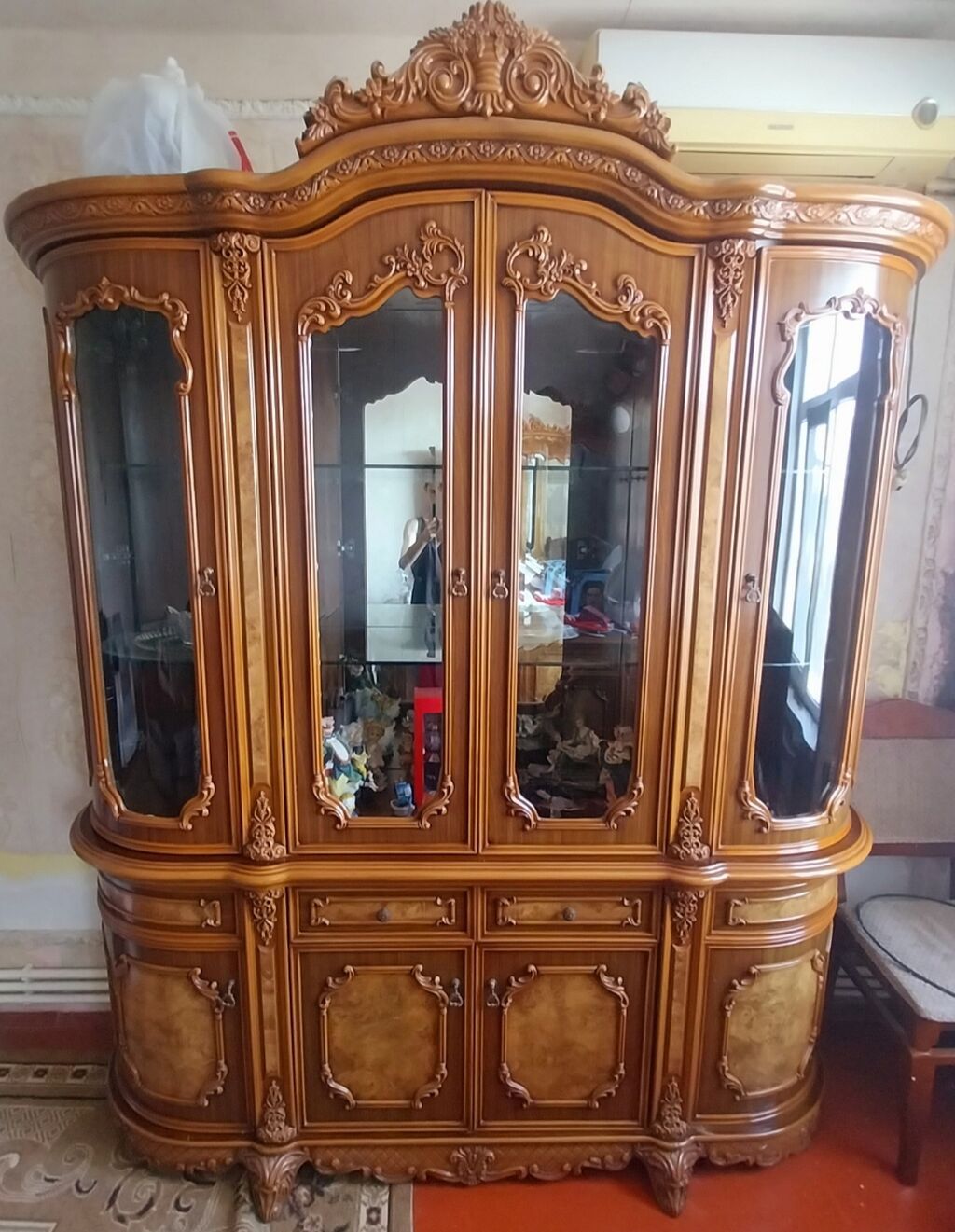Klassik üslubda vitrin-büfe - Material: təbii ağac karkas, ön və yan — Şkaflar, Bakı