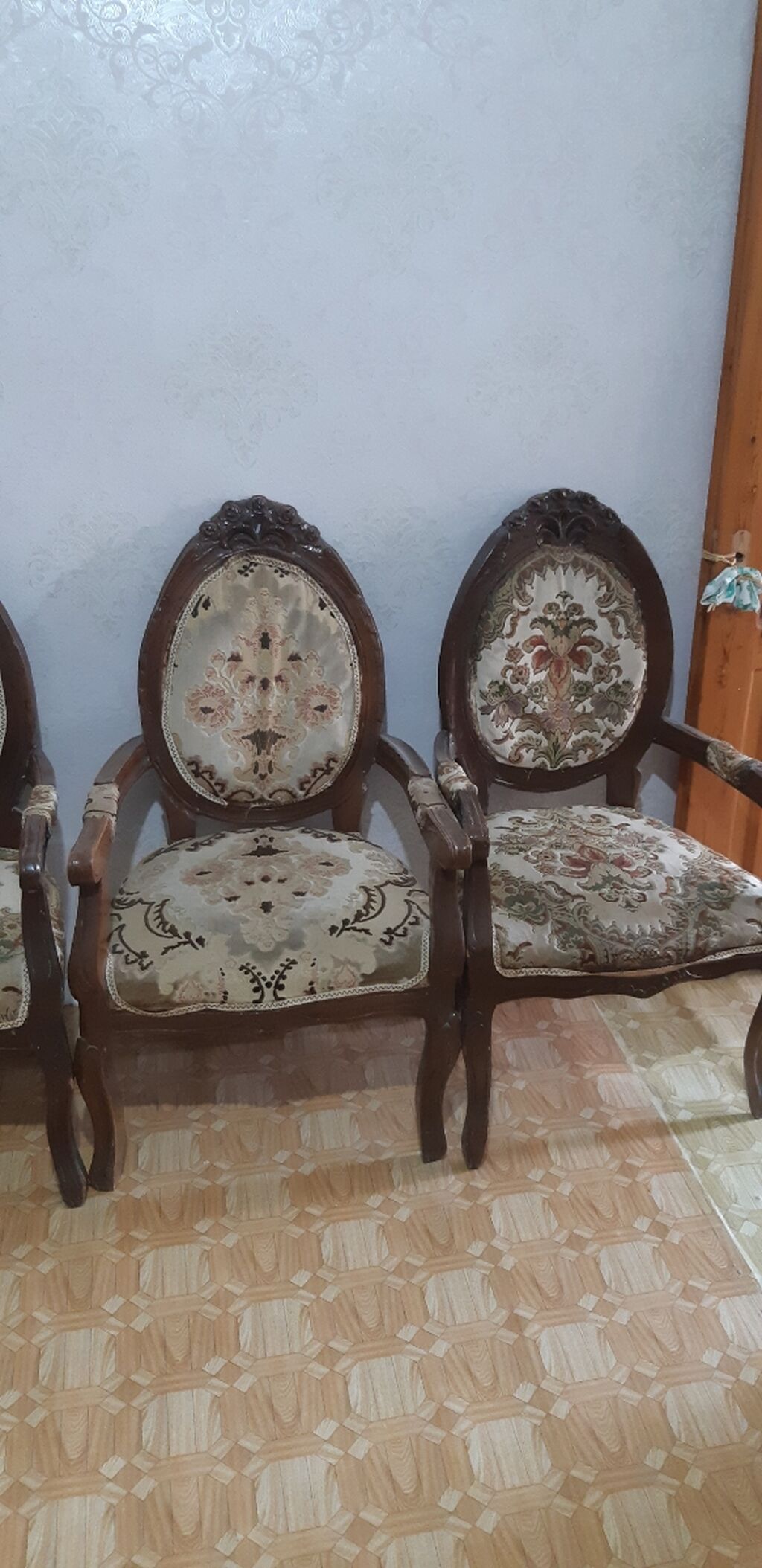Antik salon dəsti – taxta oyma korpuslu Tərkib: - 1 ədəd üçlü divan — Yumşaq mobilya dəstləri, Bakı (3)