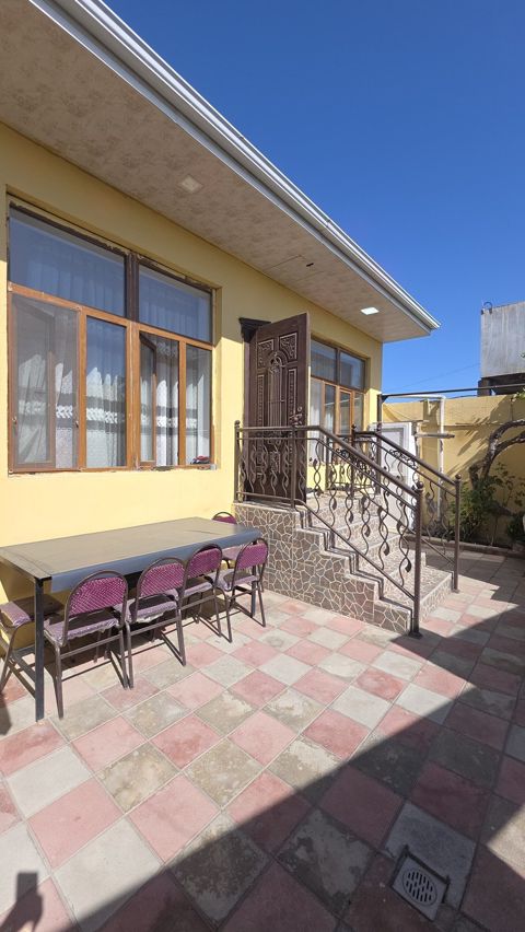 Satılır 4 otaqlı həyət evi/bağ evi 130 m² — Bakı
