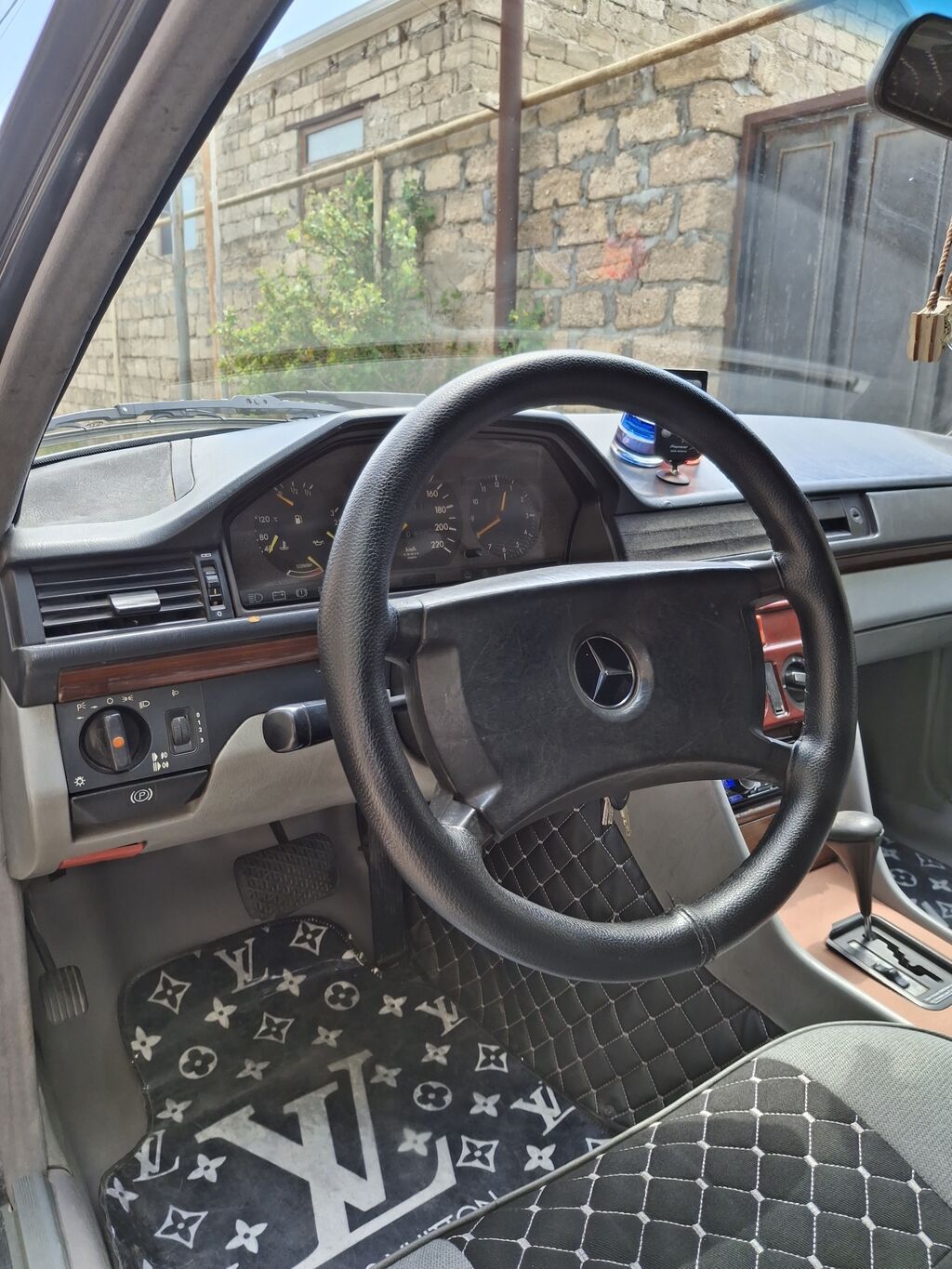 Mercedes-Benz E-Class: 2 l 1990 il Sedan 10-NX-588 — Avtomobillər, Digah (4)
