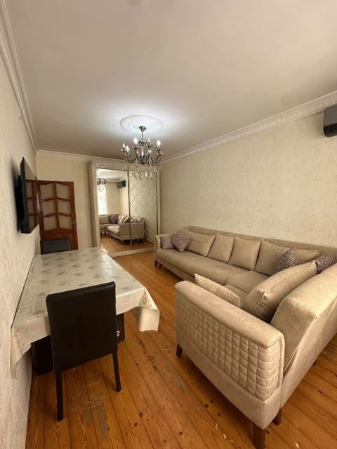 Satılır 2 otaqlı köhnə tikili 65 m² — Bakı