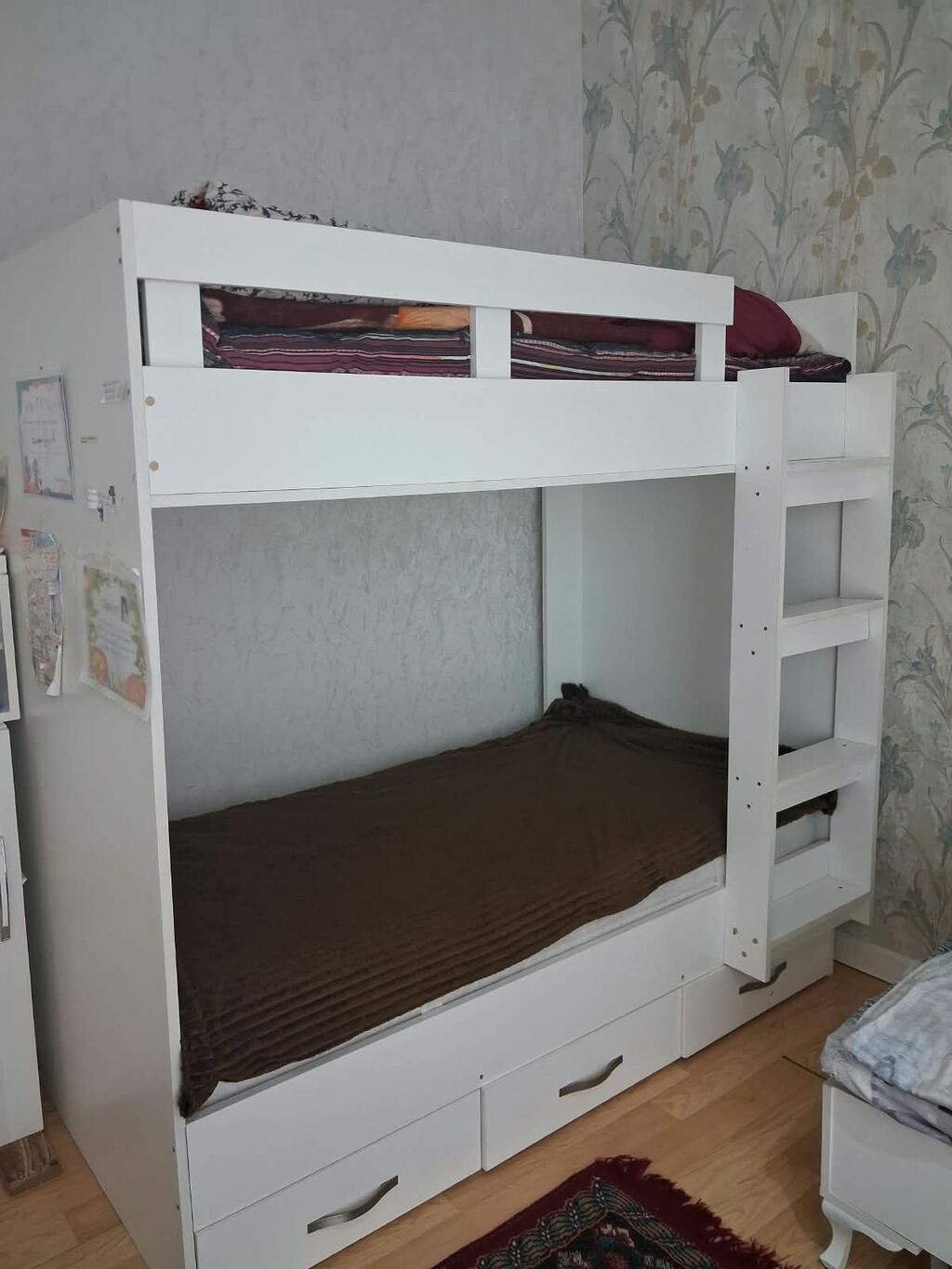 İkimertebe yataq 250₼ satilir .Matraslar daxil Unvan Bineqedi — Yataqlar, Qobu