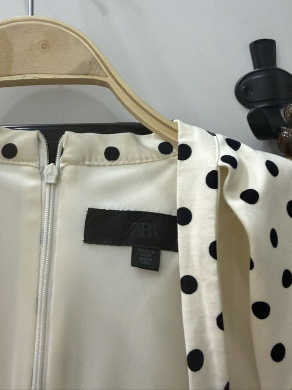 Zara brendi, xallı (polka-dot) naqişli qadın donu. - Rəng: krem fon — Gündəlik paltarlar, Bakı (2)