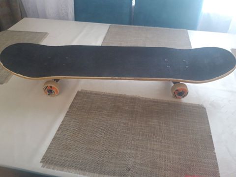 Skateboard – klassik “popsicle” forma, ikitərəfli konkav gövdə — Bakı