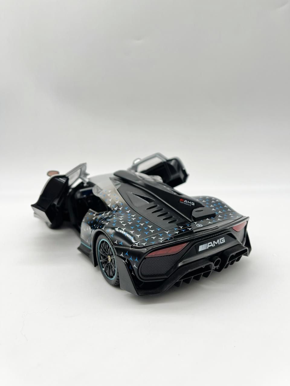 Maşın Mercedes-AMG ONE, metal, gümüşü — Mallar, Bakı (2)