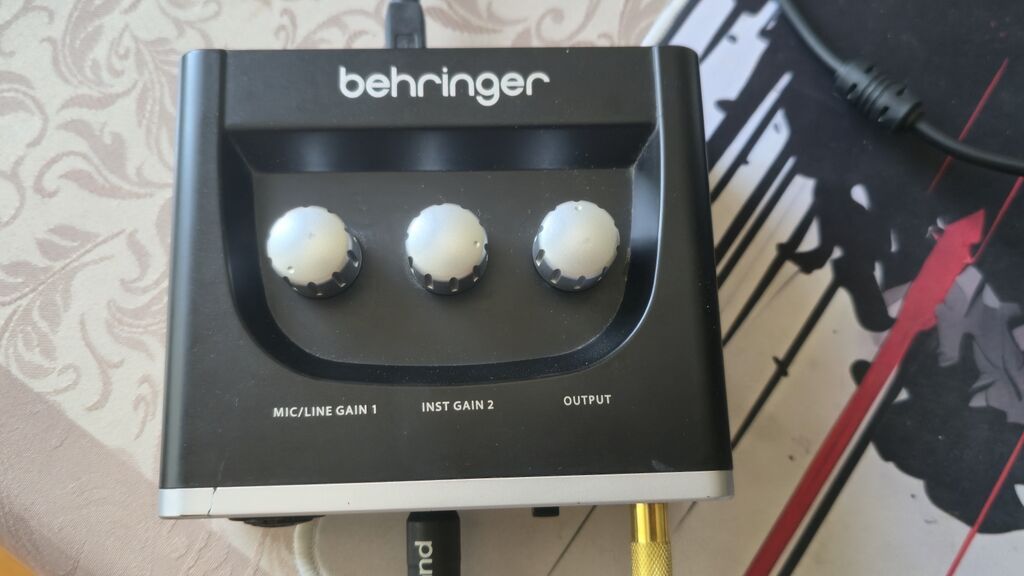 Behringer U-phorıa UM2 USB audio interfeysi, problemsiz tam işlək — Studiya və konsert üçün, Xırdalan (2)
