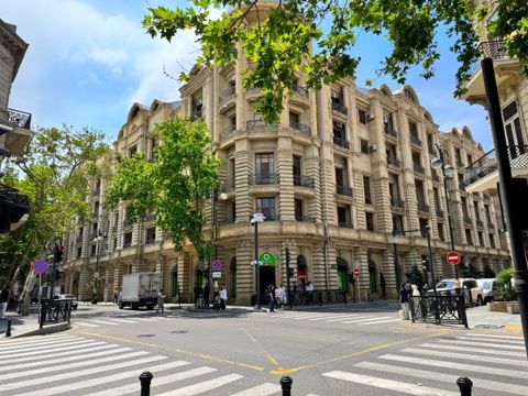 Satılır 4 otaqlı köhnə tikili 134 m² — Bakı