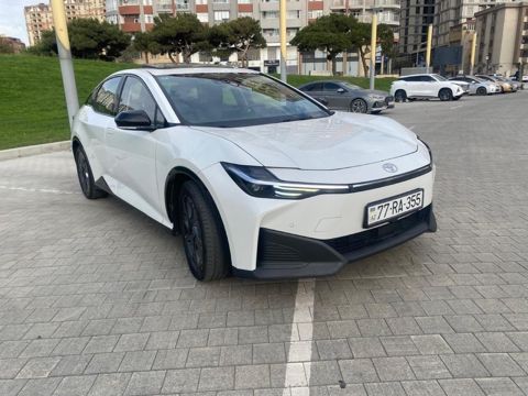 Toyota bZ3, 65.2 kWh, 2024 il, 29 000 km — Bakı