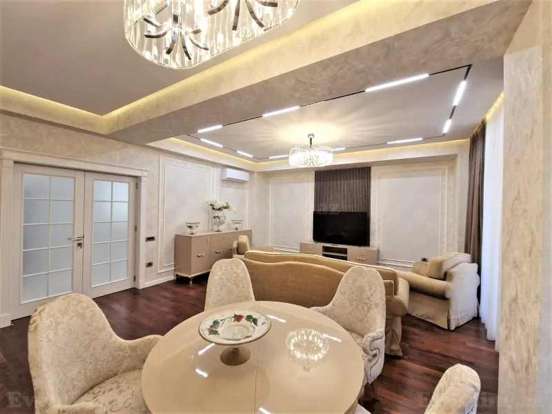 Kirayə verilir 5 otaqlı Mənzil Yeni tikili 230 m² Bakı, Xətai r., Ağ şəhər — Bakı