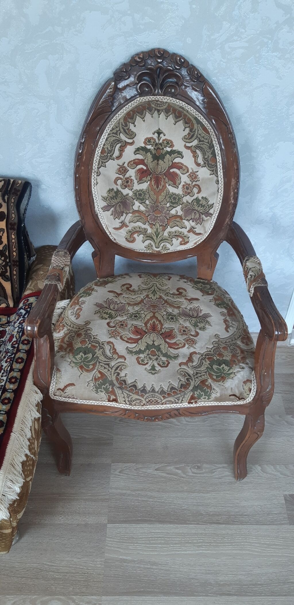 Antik salon dəsti – taxta oyma korpuslu Tərkib: - 1 ədəd üçlü divan — Yumşaq mobilya dəstləri, Bakı (2)