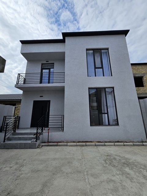 Satılır 8 otaqlı həyət evi/bağ evi 371 m² — Bakı