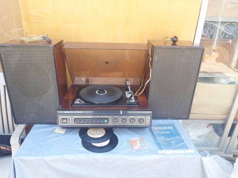 Sovet istehsalı məişət audio sistemi – pikaplı musiqi mərkəzi — Bakı