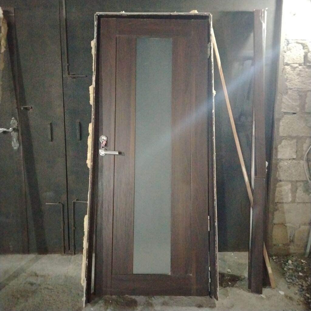 Şüşəli taxta qapı - Material: tünd qəhvəyi rəngdə MDF/taxta finiş — Pəncərələr, qapılar, balkonlar, Digah (2)