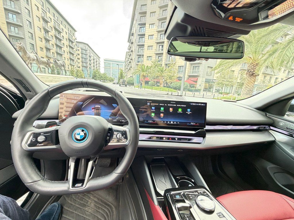 BMW i5, 81.2 kWh, 2025 il, 17 500 km — Avtomobillər, Bakı (11)