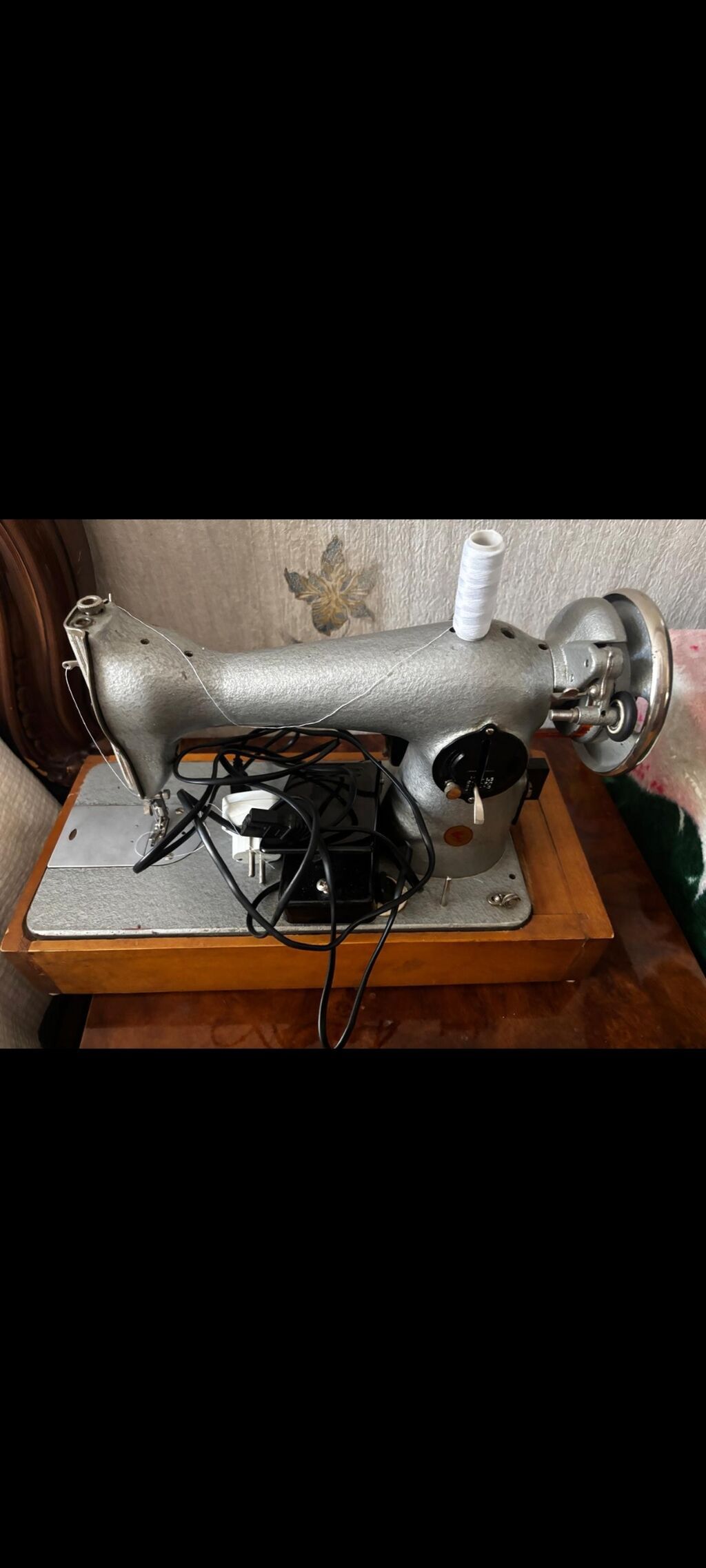 Tikiş maşini.yaxşı vəziyyətdədi. demək olar ki təzədi.mator və pedal — Tikiş və işəmə maşınları, Bakı