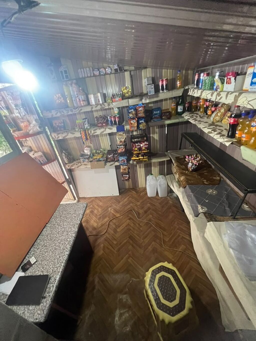 Metal konstruksiyalı köşk/konteyner tipli kiçik ticarət pavilyonu — Hazır konstruksiyalar, Bakı (7)