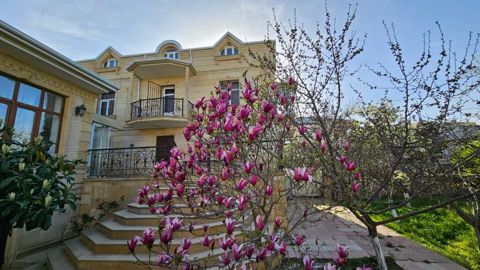 Satılır 5 otaqlı həyət evi/bağ evi 400 m² — Bakı