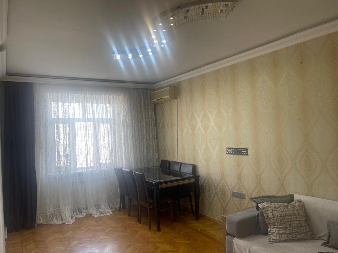 Satılır 4 otaqlı köhnə tikili 100 m² — Mənzil, Bakı