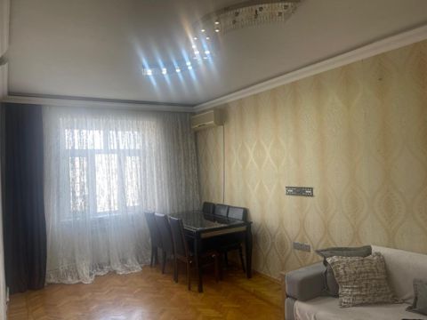 Satılır 4 otaqlı köhnə tikili 100 m² — Bakı