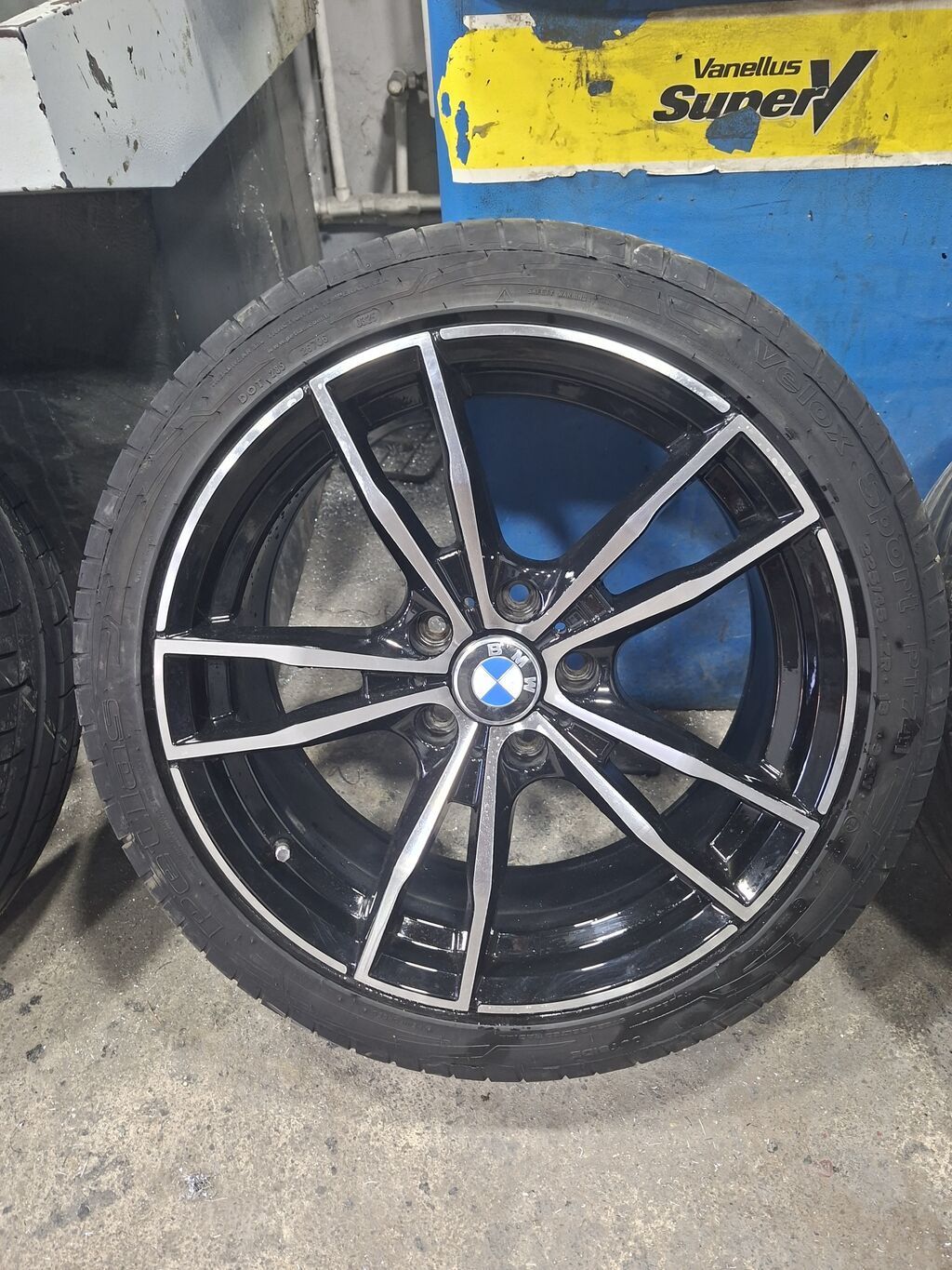 BMW orijinal təkər diskləri və şin dəsti - Komplekt: 4 ədəd yüngül — Diskləri, Bakı (4)