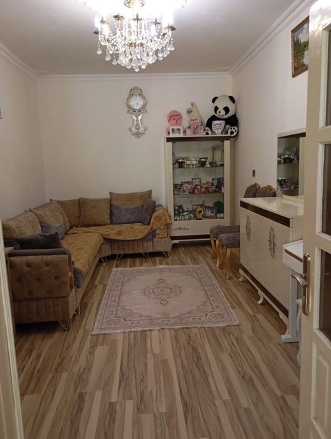 Satılır 2 otaqlı köhnə tikili 59 m² — Bakı