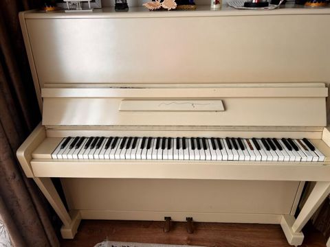 Şaquli pianino – krem rəngli, klassik dizayn - Alət növü: akustik — Sumqayıt