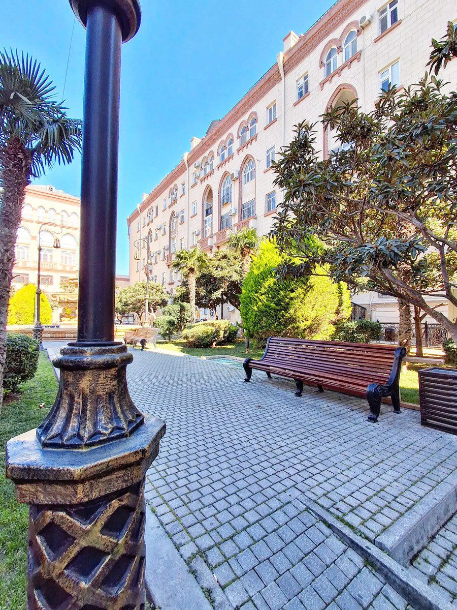 Satılır 3 otaqlı köhnə tikili 200 m² — Mənzil, Bakı (2)