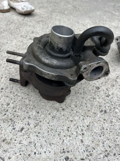 Avtomobil turbosu (turboşarj) satılır. - Turbin gövdəsi və kompressor — Xırdalan
