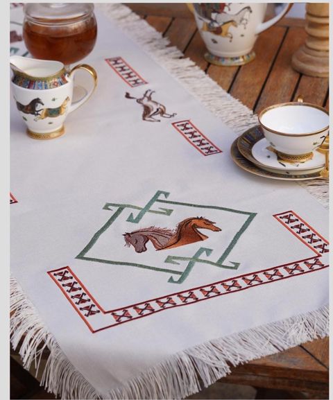 Süfrə Qarabağ atları, 50x150 sm, ağ — Bakı