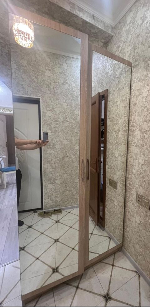Dehliz dolabı yaxşı veziyyetde satilir 120 azn‼ Hündürlük — Mehdiabad