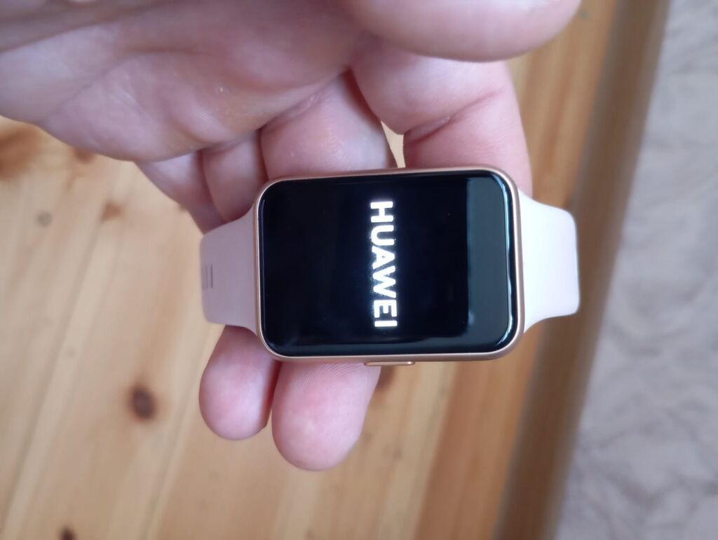 Huawei smart saat – düzbucaqlı ekranlı, qızılı çərçivə və açıq rəngli — Ağıllı saatlar, Sumqayıt (4)