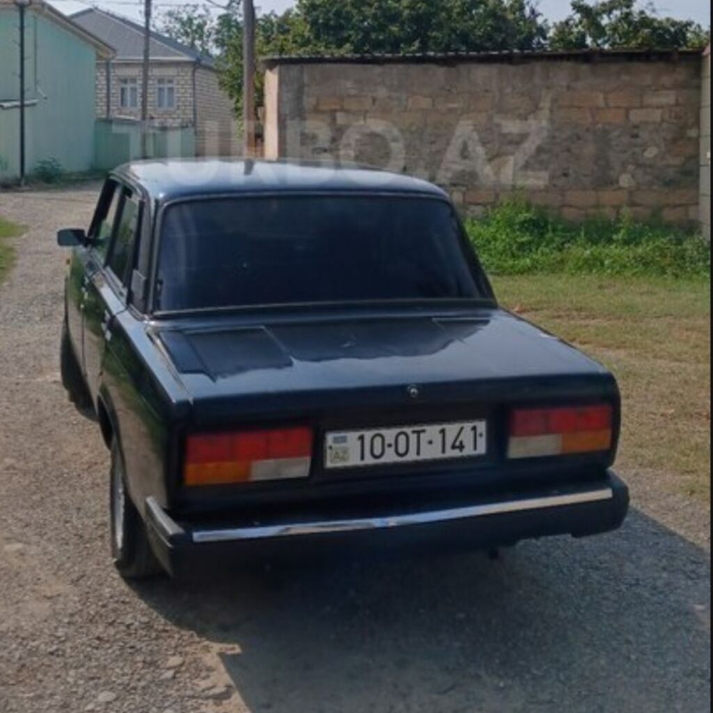VAZ 2107, qara sedan. - Kuzov: klassik 4 qapılı sedan, qara rəng 10-OT-141 — Avtomobillər, Gəncə (4)