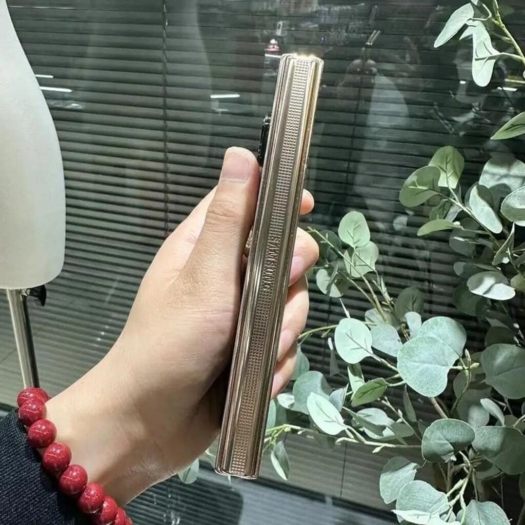 Qatlana bilən premium smartfon - Böyük daxili qatlanan ekran: planşet — Digər smartfonlar, Bakı (7)