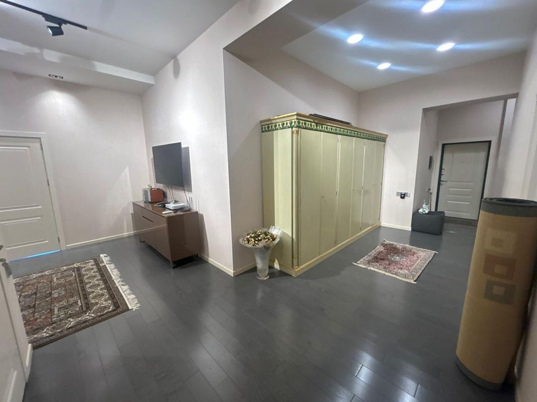 4 otaqlı mənzil, 220 m², Şamil Əzizbəyov küç., 133 (Дом 1) (7 Points) — Mənzil, Bakı (5)