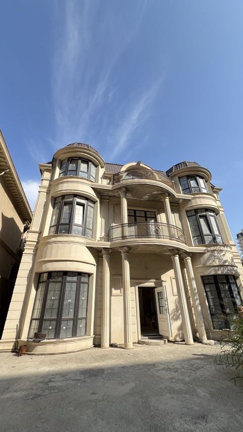 Satılır 6 otaqlı həyət evi/bağ evi 700 m² — Bakı