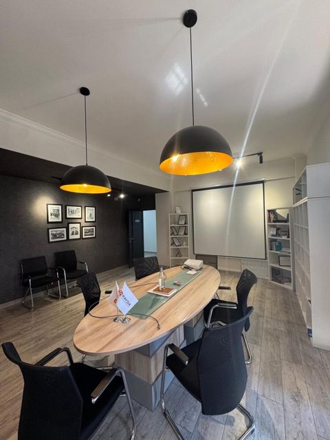 İcarəyə verilir 8 otaqlı ofis 370 m² — Bakı