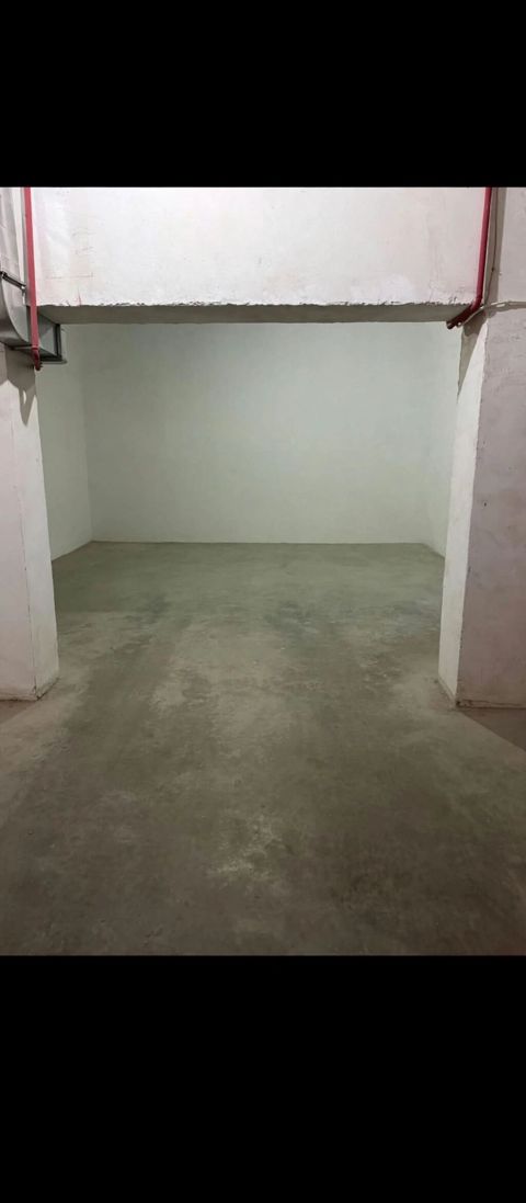 Qaraj 300 azn Azadlıq metrosu Yeni tikilinin qarajında.Aylıq İcarıyə — Bakı