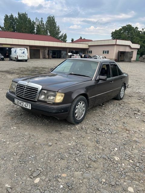 Mercedes 200 E, 2.0 L, 1990 il, 356 000 km — Quba
