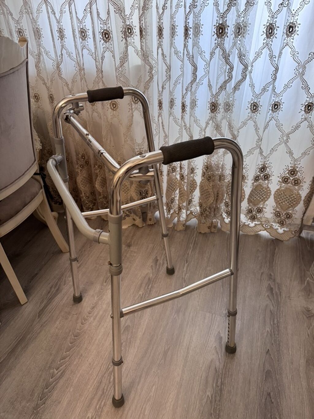 Gəzinti çərçivəsi (walker) – yüngül alüminium konstruksiya — Kürəklər və yürüyüş aparatları, Bakı (3)