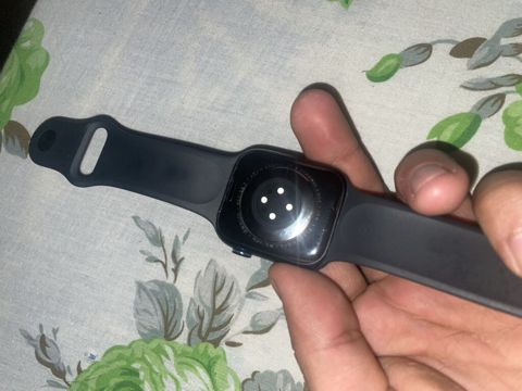 Smart saat — qara rəng, silikon kəmərli. Xüsusiyyətlər: - Toxunmaya — Bakı