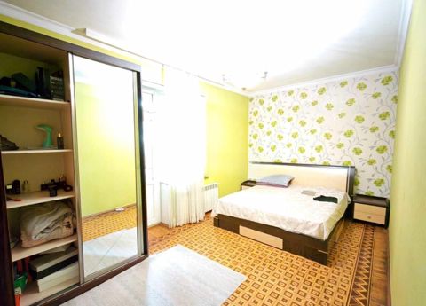 Satılır 3 otaqlı köhnə tikili 85 m² — Bakı