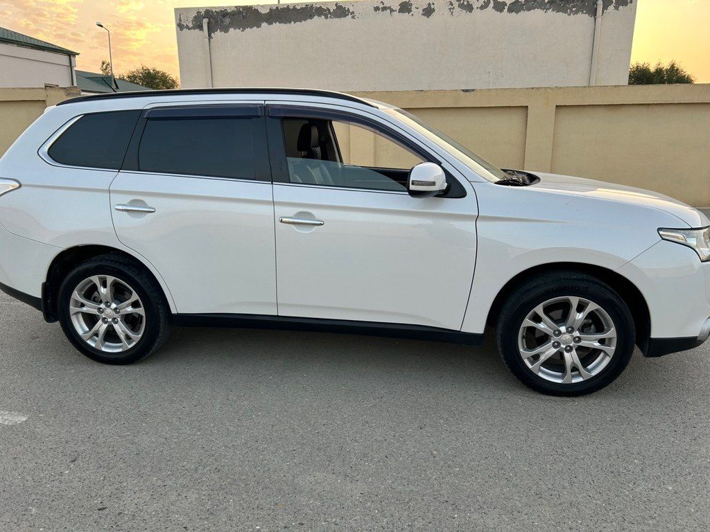 Mitsubishi Outlander, 2.4 L, 2015 il, 157 000 km — Avtomobillər, Bakı (4)