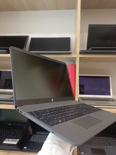HP noutbuk 8 gün istifadə - Ekran: 15.6" (nazik çərçivəli), HD/Full — Bakı