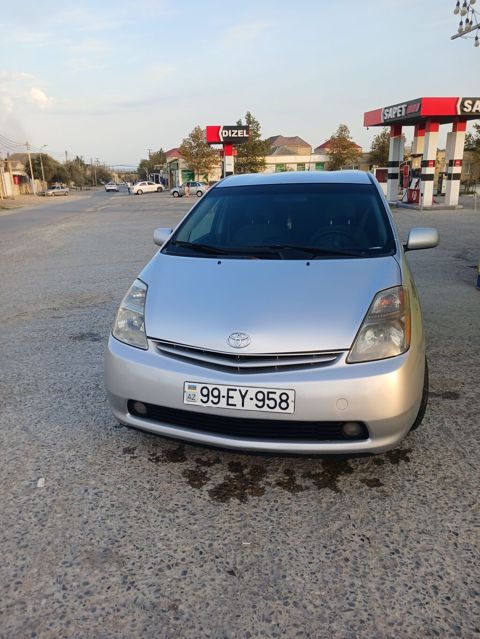 Toyota Prius (2-ci nəsil) hibrid hetçbek - Gümüşü rəng, aerodinamik — Bakı