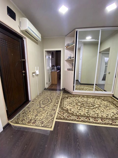 Satılır 5 otaqlı köhnə tikili 100 m² — Bakı
