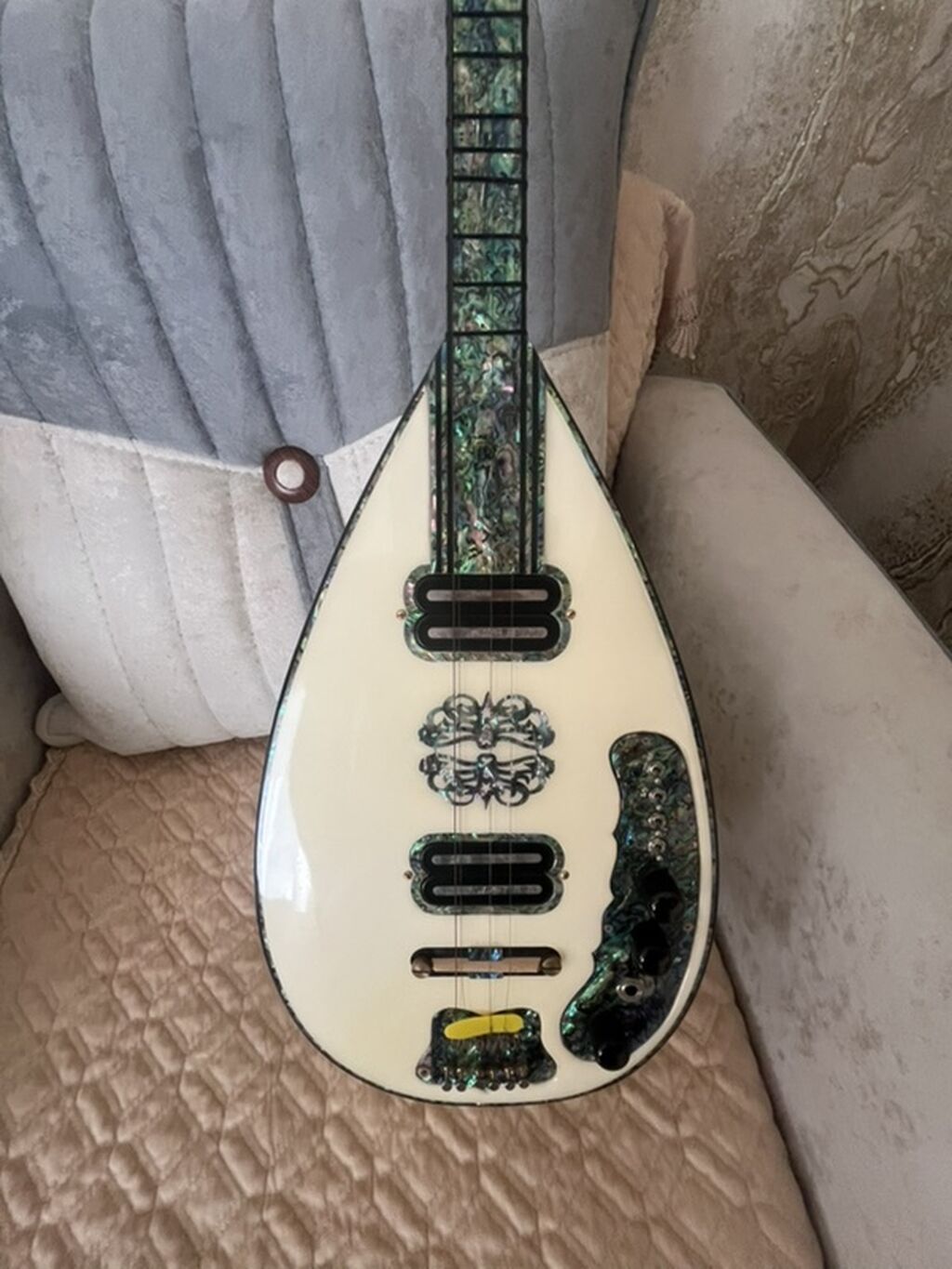 Elektrik saz – xüsusi bəzəkli, peşəkar səhnə üçün - Korpus: armud — Gitarlar və digər simli alətlər, Masazır (2)