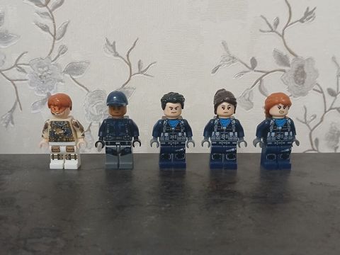 Lego minifigurlari yaxsi veziyyetdediler (orijinal lego deyl) — Bakı