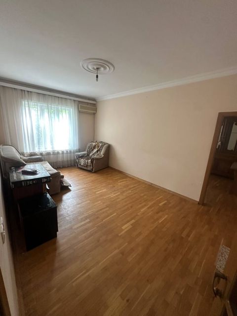 İcarəyə verilir 3 otaqlı köhnə tikili 80 m² — Bakı